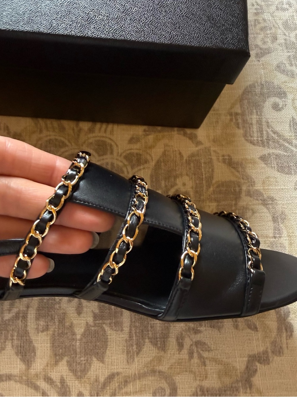 CHANEL ✨Like New✨ Black Lambskin Chain Link Flat Slingback Sandals Size 39.5 - Picture 5 of 14
